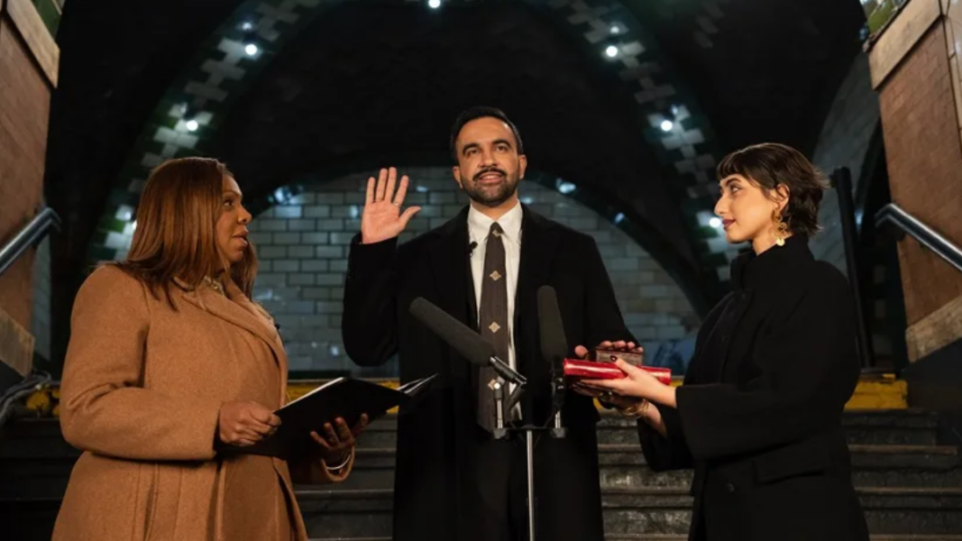 El nuevo alcalde de Nueva York jura el cargo sobre el Corán