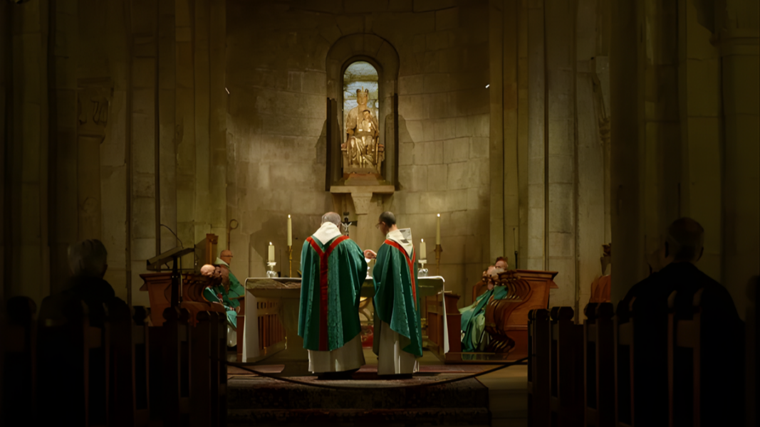 Monjes de Leyre recuperan una receta medieval y elaboran una ginebra artesanal