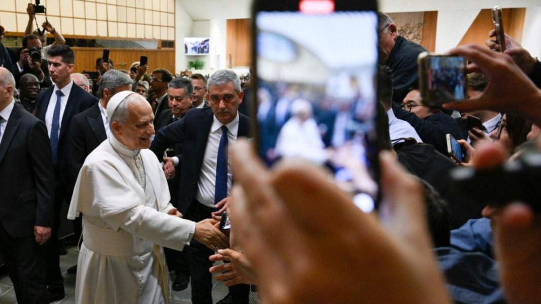 León XIV lanza un mensaje para la era digital: «Custodiar los rostros y las voces significa, en última instancia, custodiarnos a nosotros mismos»