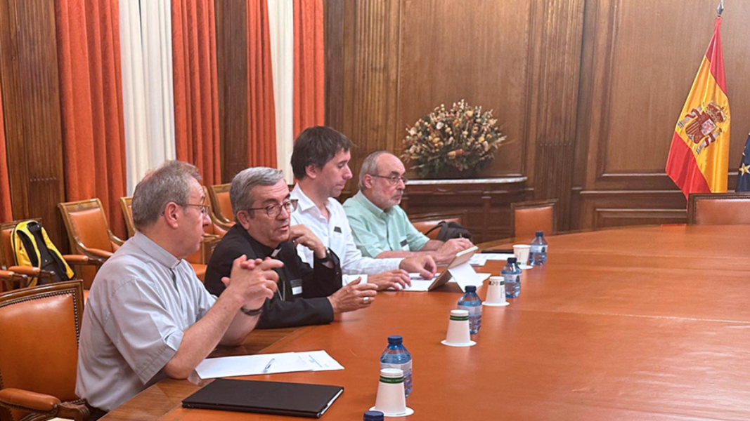 No, la Iglesia no apoya la inmigración ilegal, son los obispos que se lucran con ella