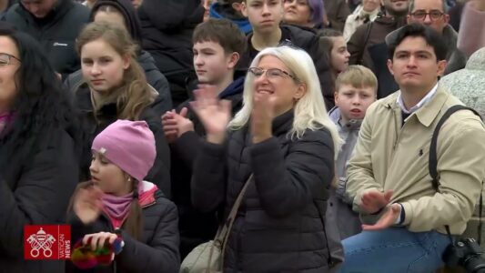 El Papa en el Ángelus: “La verdadera grandeza es ser amado por Dios, no la fama”