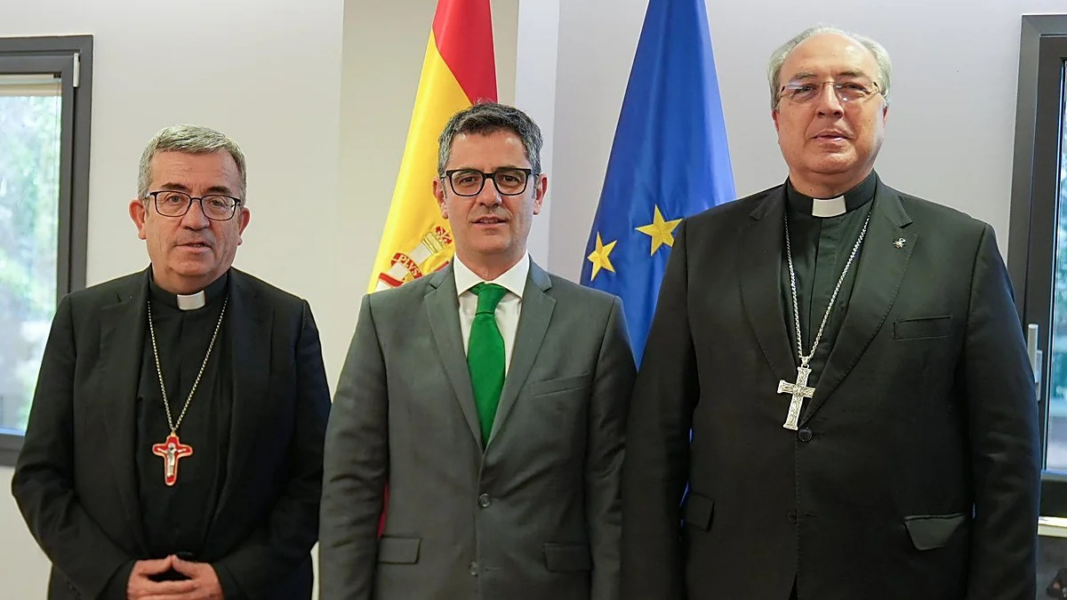 La jerarquía más servil a todos los poderes se disfraza de “signo de contradicción”