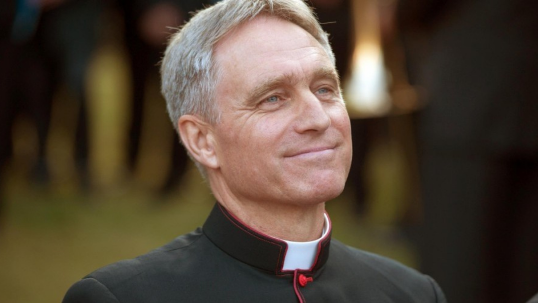 Publican la conferencia cancelada de Gänswein sobre Benedicto XVI en España