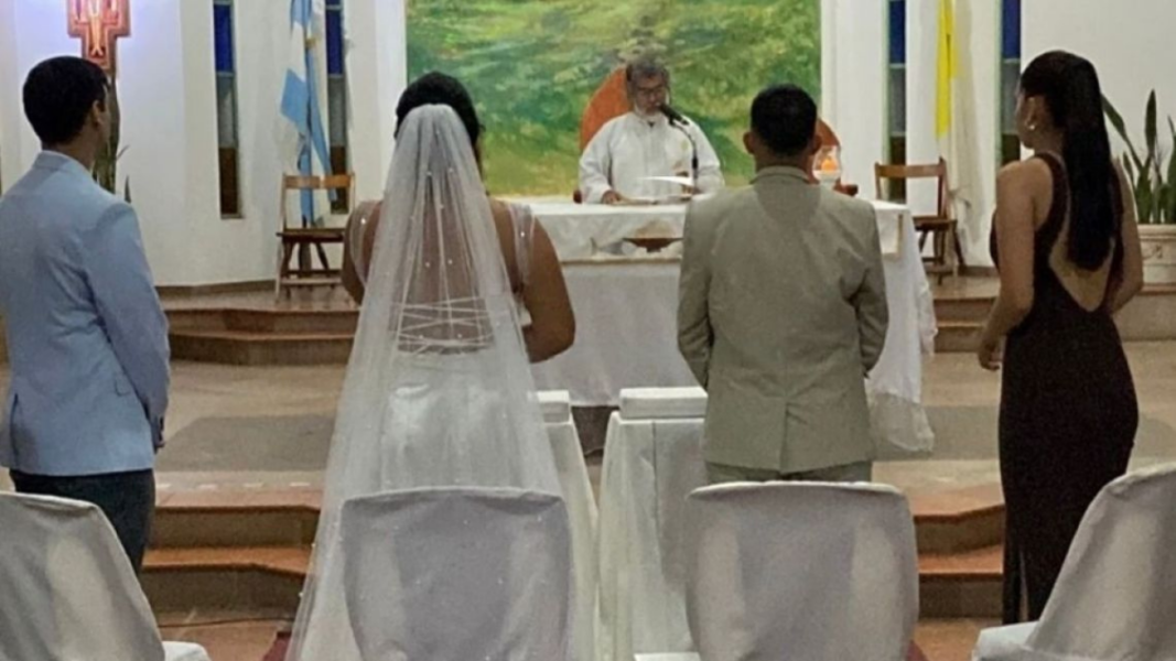 Sacerdote celebra un matrimonio trans en Argentina: El arzobispado advierte medidas canónicas 