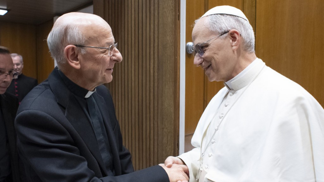 El Papa recibe en audiencia al prelado del Opus Dei, Fernando Ocáriz