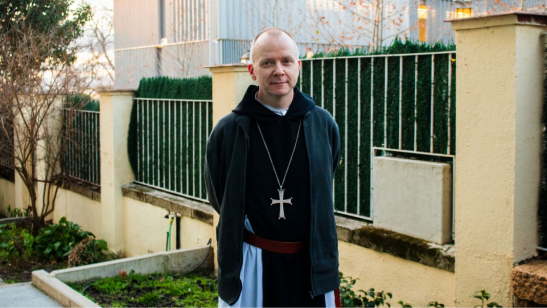 Contemplar la Cruz para no endurecer el corazón: la propuesta cuaresmal de Erik Varden