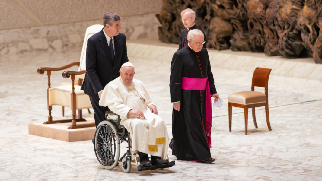 Manual de comunicación vaticana «de éxito»: cómo contarte el vómito pero no si recibió la Unción