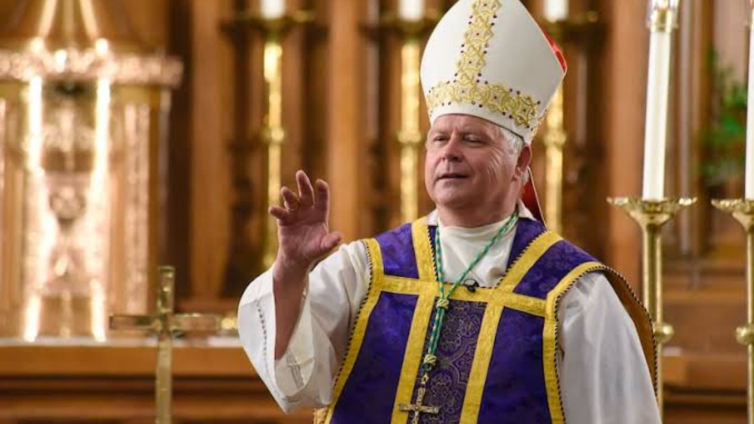 Muere Richard F. Stika, obispo estadounidense investigado por encubrimiento en un caso de abusos