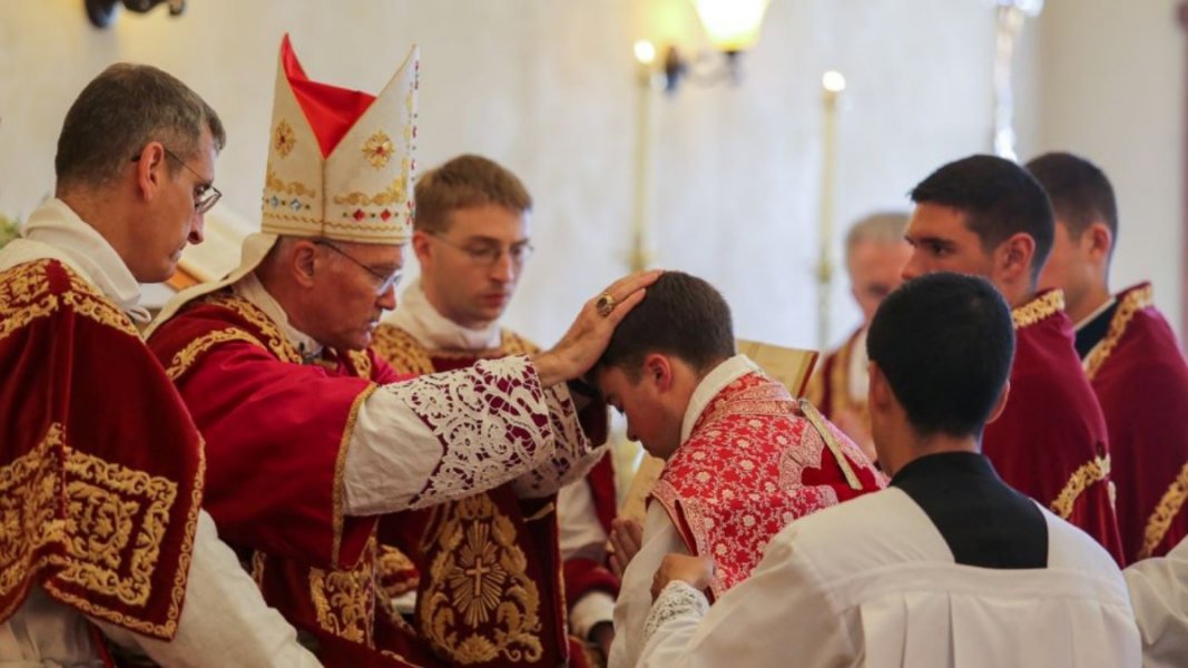 Las Administraciones Apostólicas Personales que ya existen en la Iglesia: ¿tanto pide la FSSPX?