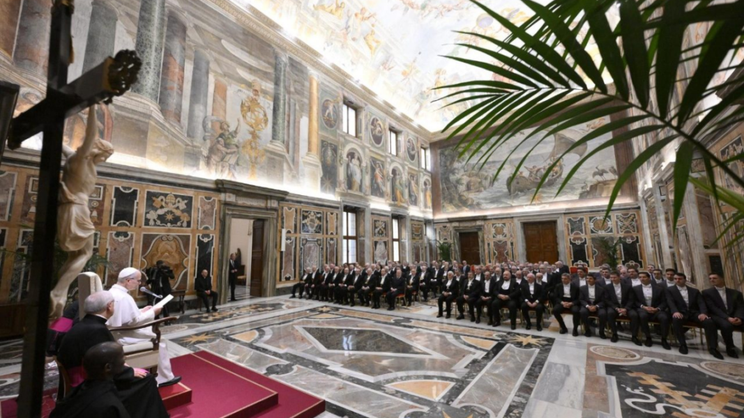 León XIV agradece la fidelidad de los servidores de la Casa Pontificia y subraya el valor espiritual de su servicio