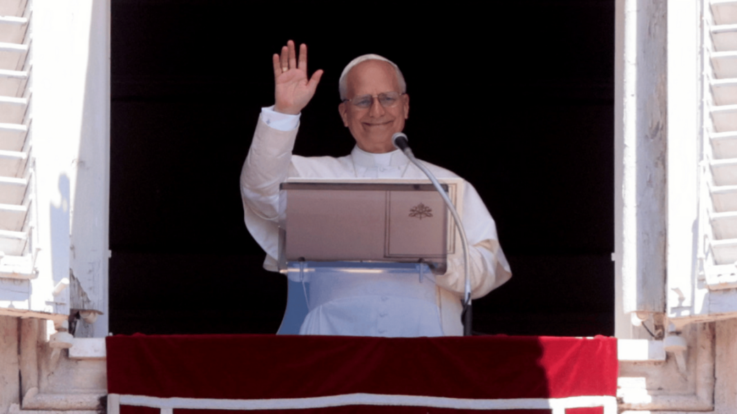 León XIV en el Ángelus: «Las Bienaventuranzas son luces que el Señor enciende en la penumbra de la historia»