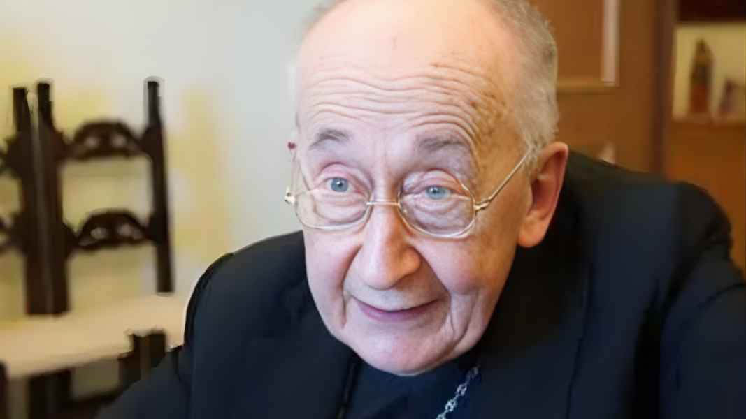 El cardenal Ruini analiza los últimos pontificados: «Francisco tuvo poco en cuenta la tradición»