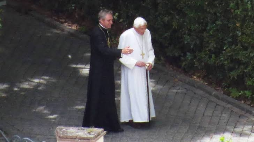 Gänswein defiende la grabación de las homilías privadas de Benedicto XVI: «No fueron grabadas en secreto, sino discretamente»