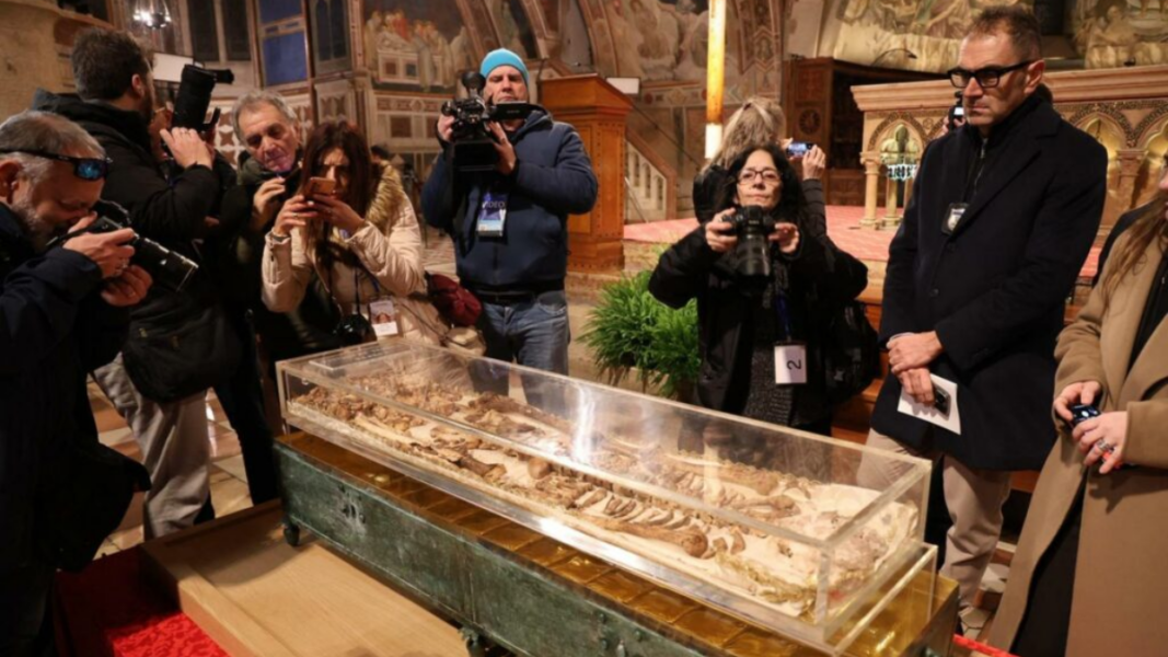 Asís abre el osario de San Francisco en el octavo centenario de su muerte