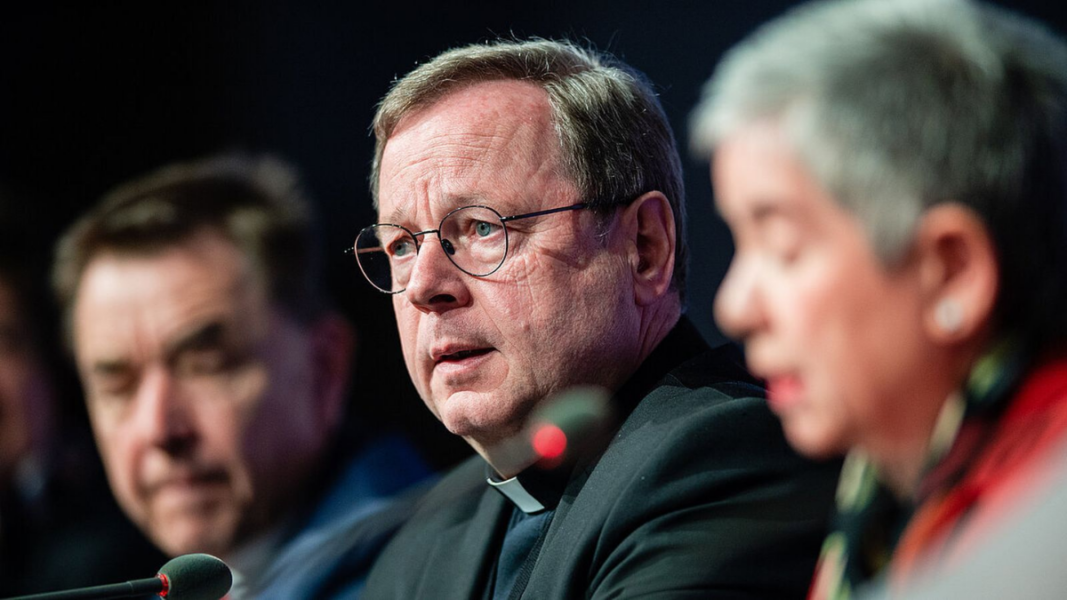 Bätzing se despide sin mencionar el sínodo alemán y centra su mensaje en la caridad frente al populismo