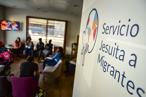 Las subvenciones millonarias del Servicio Jesuita a Migrantes, acusación en las condenas de cárcel por comentarios en redes