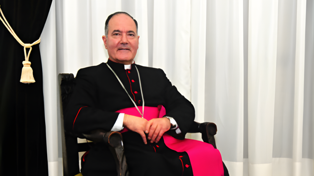 León XIV recibe al obispo argentino apartado por Francisco tras cuestionar Amoris Laetitia