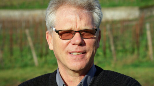 Un obispo casado sobre la polémica de la foto de Prevost: «Podemos hablar a la Pachamama como hablamos a los santos»