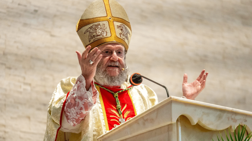 Obispo del Golfo pide calma y rosario diario ante la escalada militar en Oriente Medio