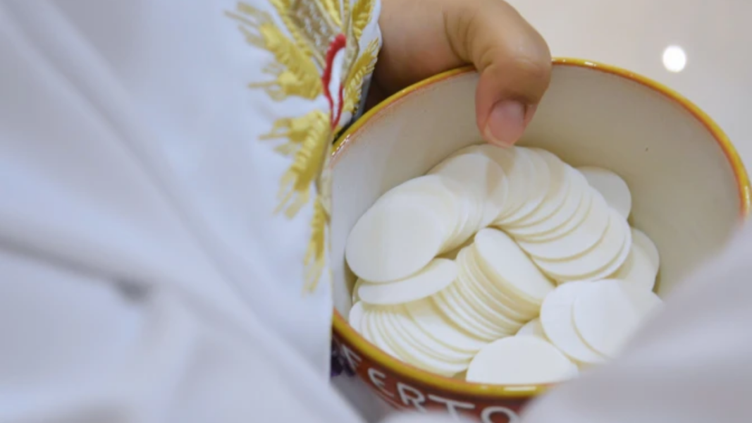 Roban el Sagrario con las formas consagradas en una parroquia de Valencia