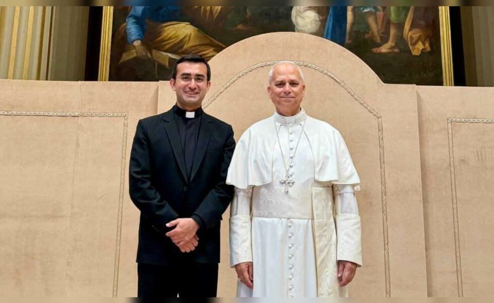 «Permanece todo»: el secretario de León XIV destaca la continuidad y la cercanía del Papa