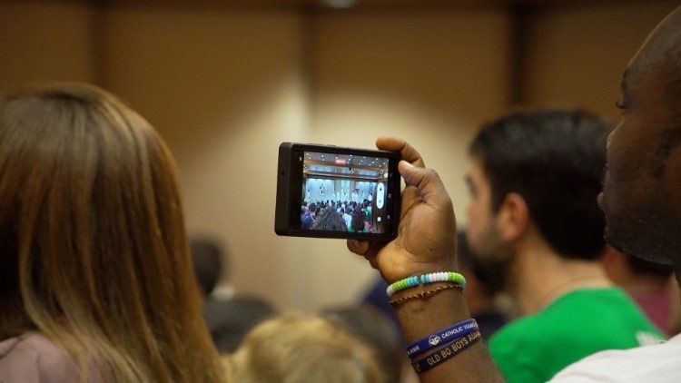 Madrid reúne a sus misioneros digitales para coordinar su estrategia ante la visita del Papa