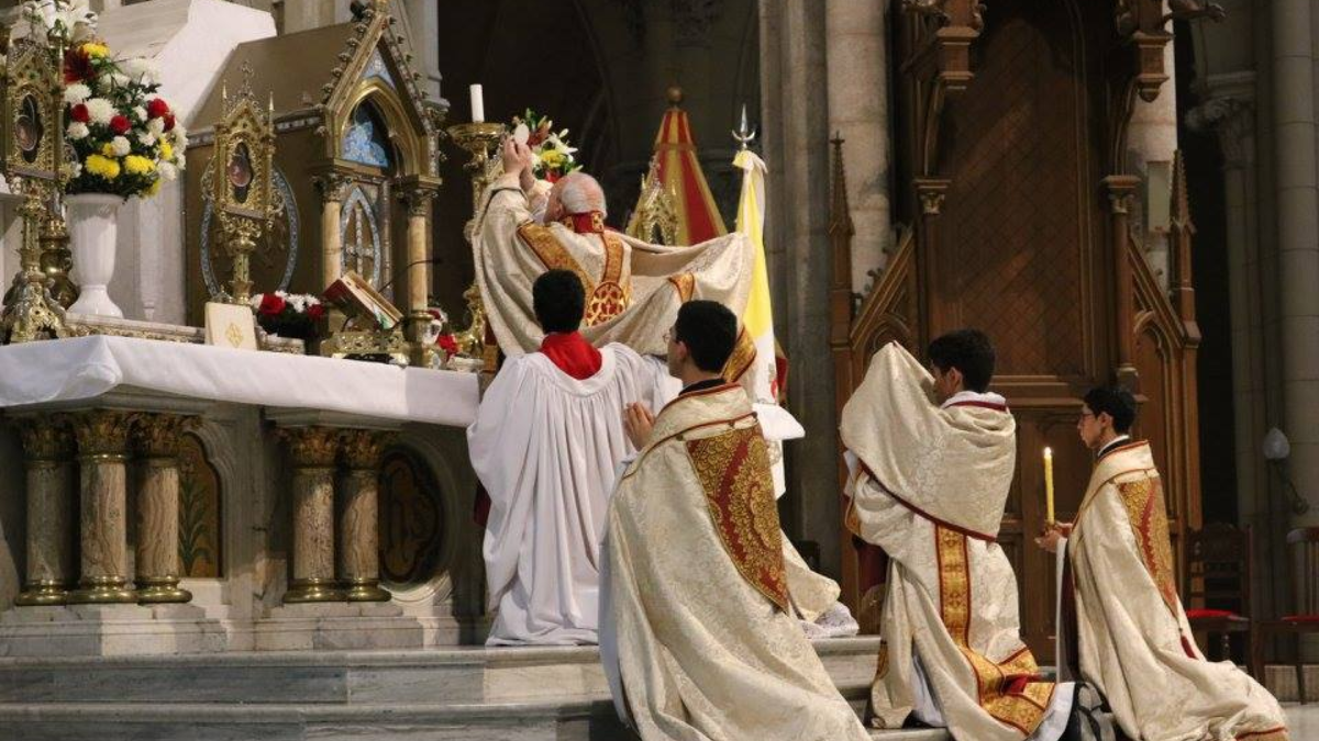 Lanzan una «Cruzada de Reparación Eucarística» para reparar las ofensas al Santísimo y rezar por la restauración de la Misa tradicional