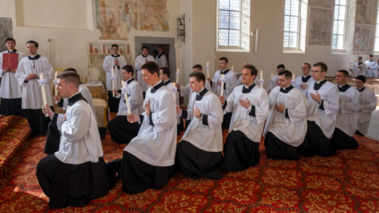 27 seminaristas de la Fraternidad San Pedro reciben las órdenes menores en Baviera