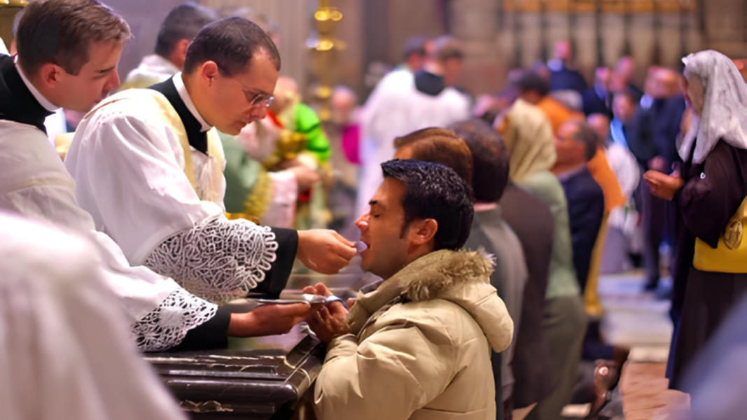 Que no te acusen de soberbia por comulgar de rodillas