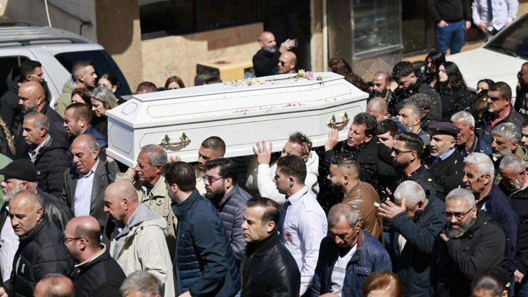 Multitudinario funeral en Líbano para el sacerdote maronita Pierre El-Raii