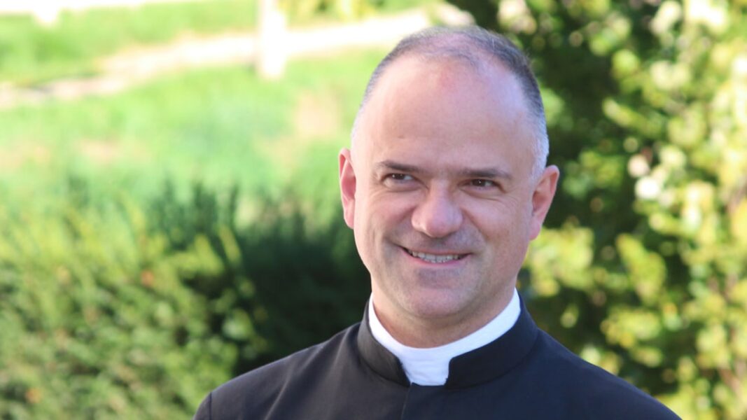 ¿Se puede comparar a la Fraternidad con los fariseos?: El Padre Pagliarani responde a las preguntas de los jóvenes sobre la decisión de las consagraciones