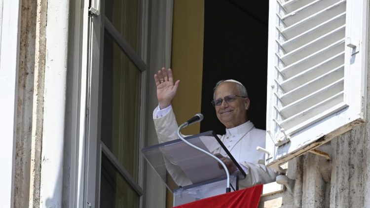 León XIV en el Ángelus: «Nada de lo creado puede saciar nuestra sed interior, porque estamos hechos para Dios»