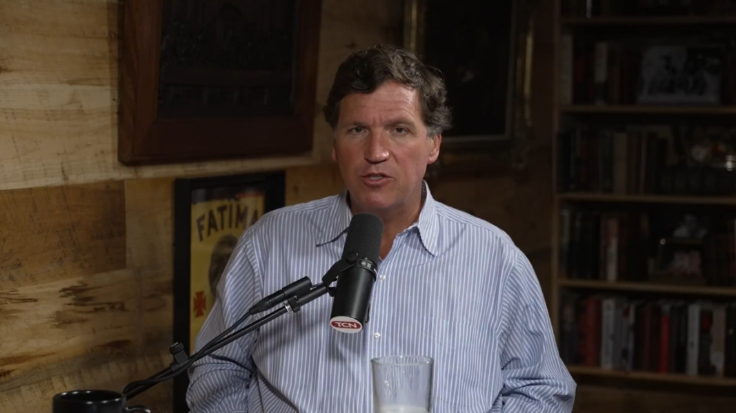 Tucker Carlson, voce chiave del panorama conservatore negli USA, approfondisce la sua critica alla politica israeliana