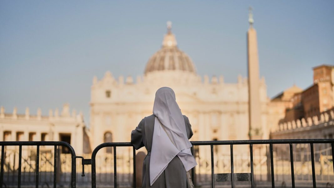 Teofantasías vaticanas sobre la cuestión femenina