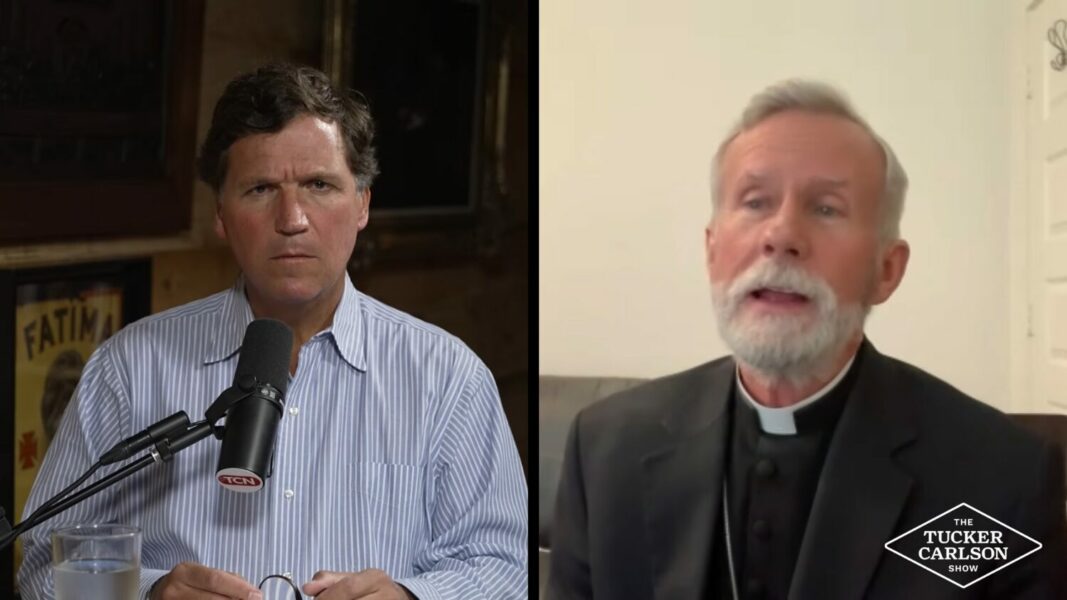 Tucker Carlson entrevista al obispo Strickland