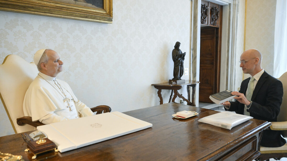 Gore asegura que León ha calificado de «trabajo riguroso» su libro en el que califica al Opus Dei de secta