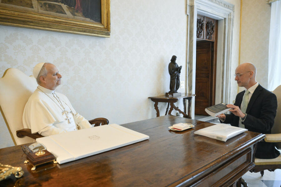 Gore asegura que León ha calificado de «trabajo riguroso» su libro en el que califica al Opus Dei de secta