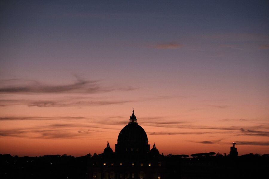 Las puertas del infierno rugen, pero no prevalecen