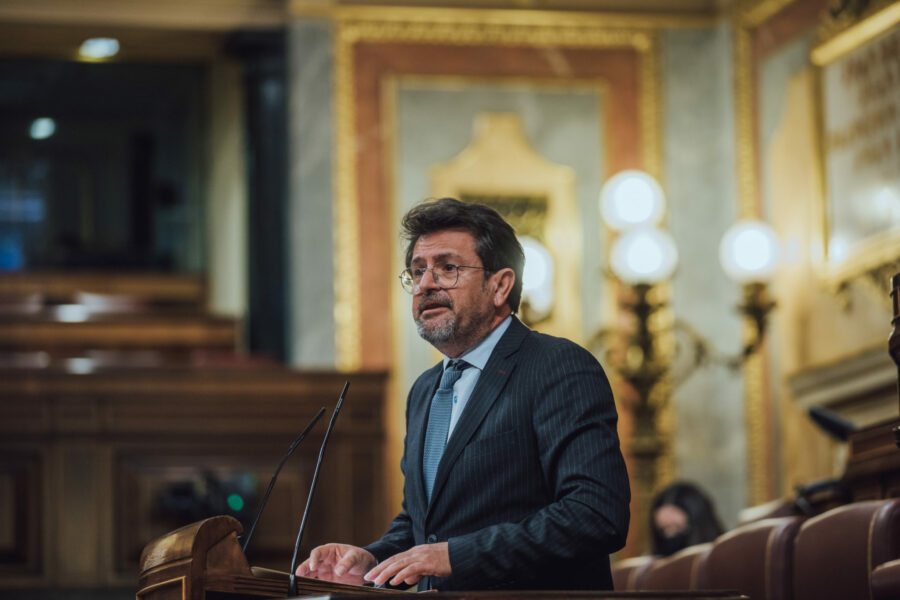 La ‘estrategia polaca’ de VOX frente al aborto