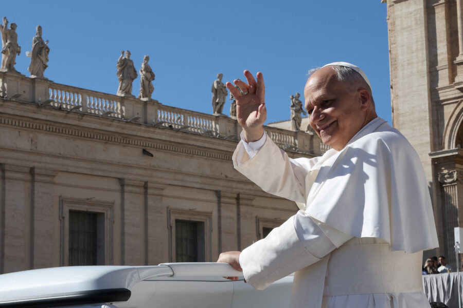 El Papa destaca la llamada a la santidad y pide oración por la paz en Oriente Medio