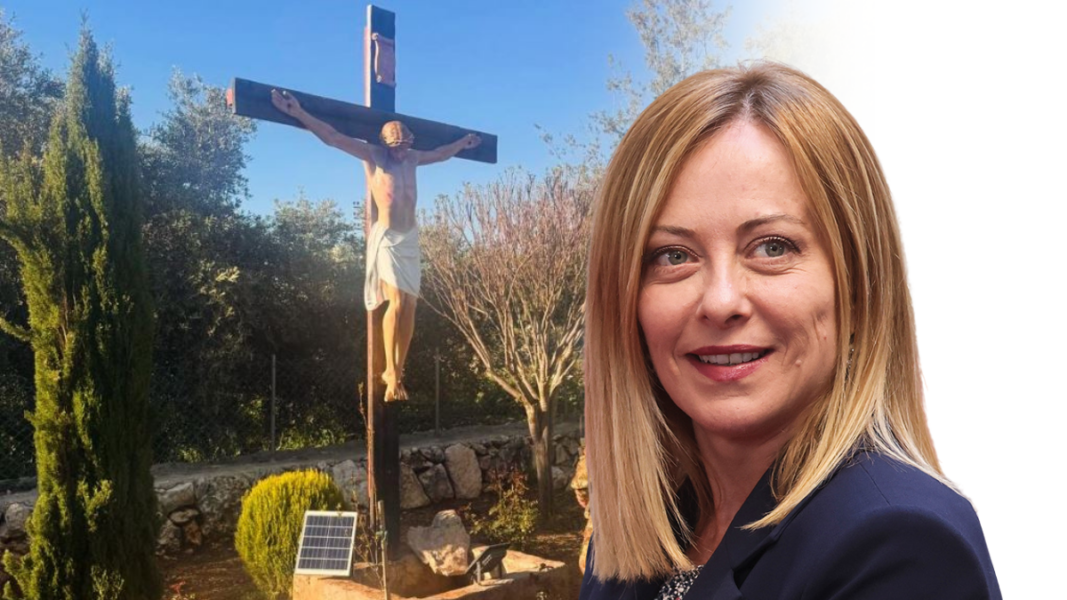 Meloni destaca la reposición del crucifijo destruido en el Líbano: «es un potente mensaje de esperanza, diálogo y paz»