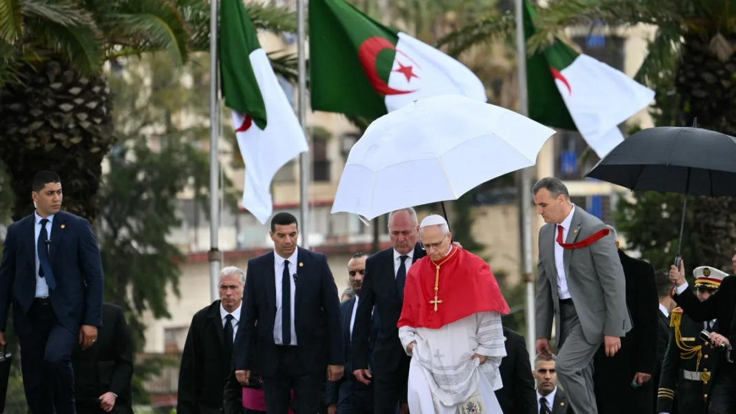 León XIV en Argel: crítica al desorden internacional y llamado a una paz fundada en el perdón