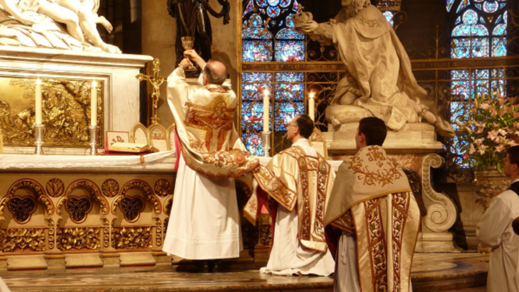 La liturgia tradicional impulsa el auge de conversiones en Francia