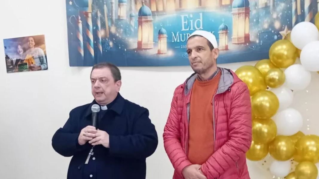 Un imán expone el islam en una iglesia de Italia con el apoyo del obispo