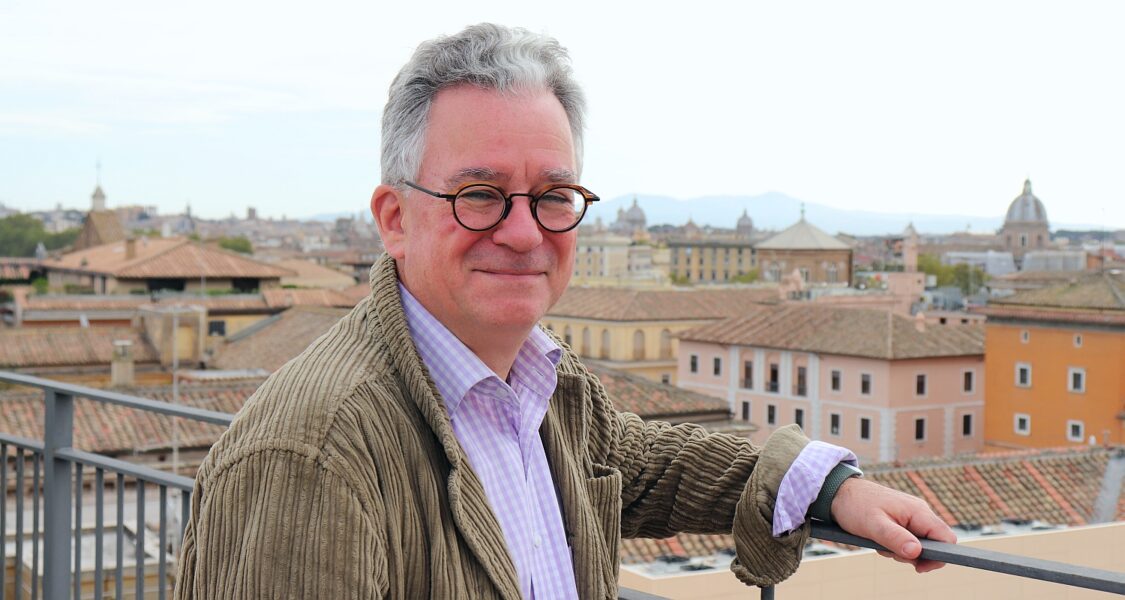 Austen Ivereigh considera «no casual o, al menos, Providencial» que León viaje a la España de Sanchez