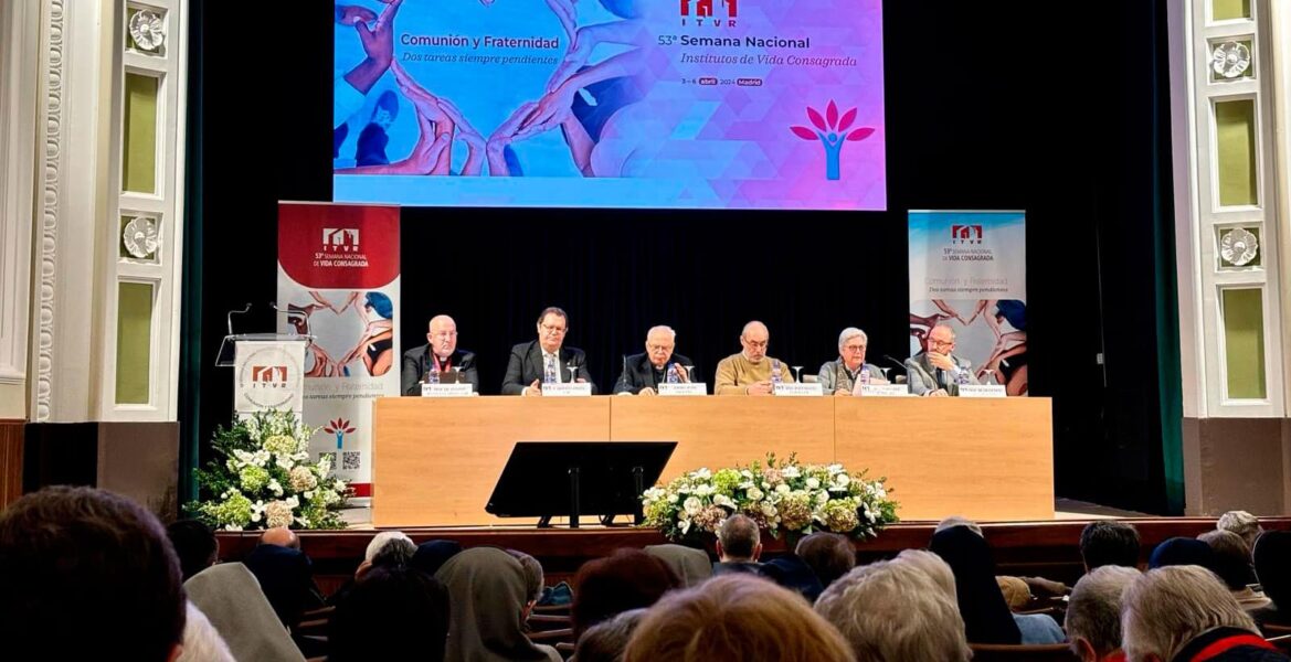 La Vida Consagrada se encierra en su burbuja mientras desprecia el renacer católico