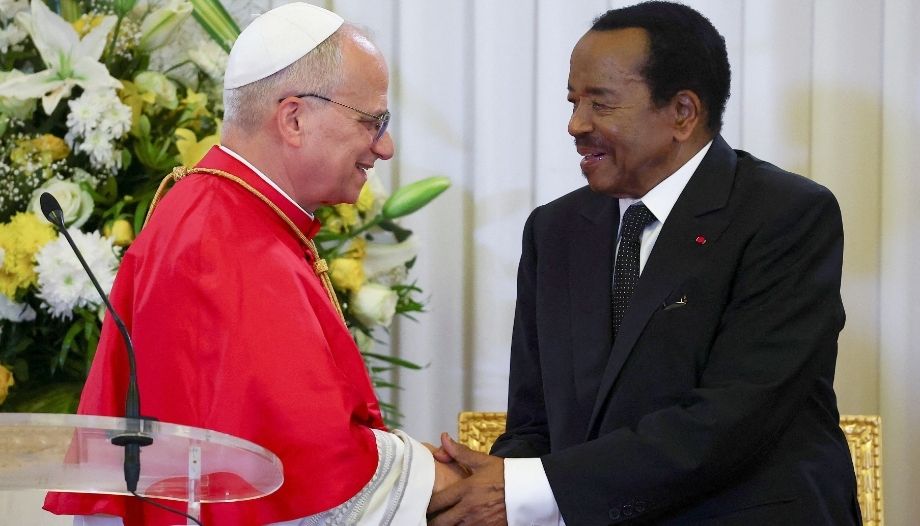 León XIV, ante las autoridades de Camerún: «El mandamiento ‘ama a tu prójimo como a ti mismo’ es aplicable también en las relaciones internacionales»