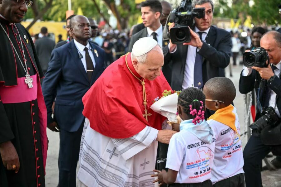 León XIV llega a Guinea Ecuatorial, última etapa de su viaje apostólico por África