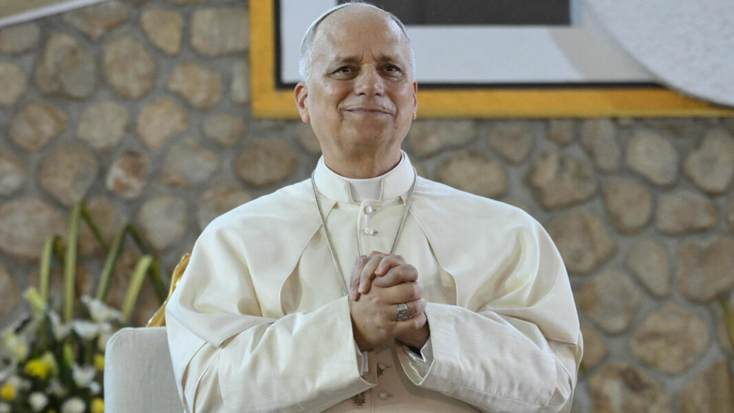 León XIV en la catedral de Mongomo: «La fe no puede quedarse en la celebración, debe vivirse en el compromiso»