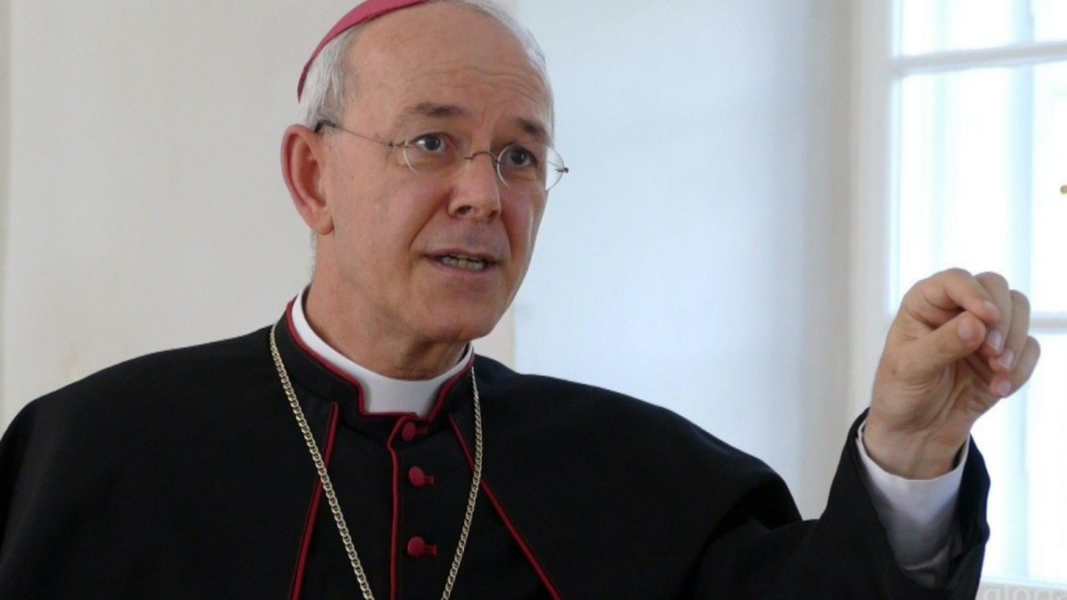 Mons. Schneider denuncia la protestantización de la Iglesia
